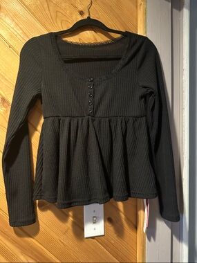 Women's Black Long-Sleeve Square Neck Peplum Top